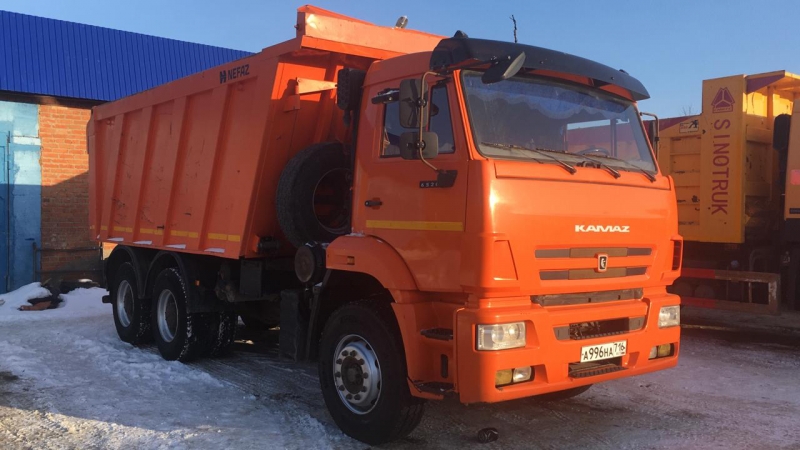 Самосвал Камаз 6520